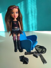 "BRATZ DOLL", MGA, "Treasures", "Yasmin",  modello 2005, altezza 25 cm.