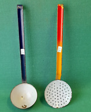 COPPIA VECCHI MESTOLI MESTOLO IN FERRO SMALTO UTENSILI DA CUCINA VINTAGE. AK3