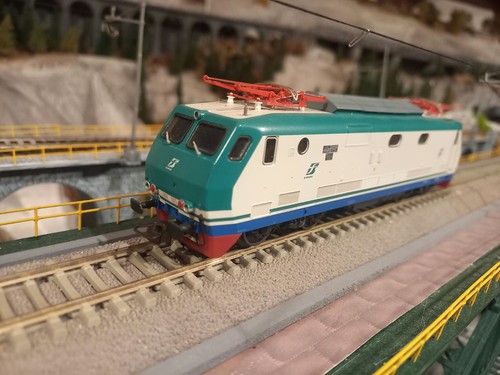 Locomotiva e444005r livrea - locomotiva,