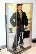 1 MODERN CIRCLE KEN ART DIRECTOR MATTEL B2524 NRFB 2003