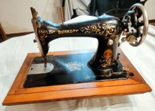 macchina da cucire Durkopp d'epoca, con decorazioni e numero di serie originale.