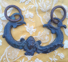 Antica e sontuosa maniglia in