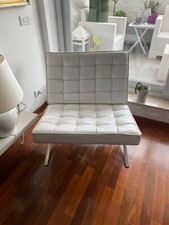 Poltrona Barcellona in pelle anni 70 più pouf