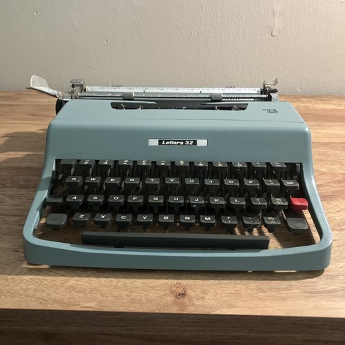 Olivetti letter typewriter - olivetti, 32