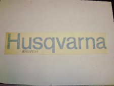 ADESIVO "HUSQVARNA" PRESPAZIATO --- 800077714