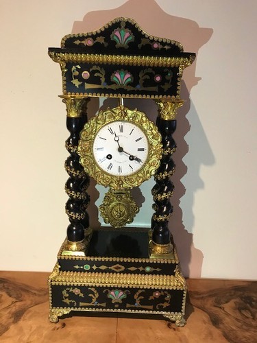 Antico elegante orologio a - elegante,