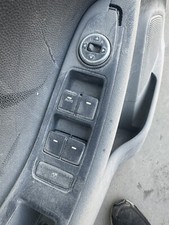 Ricambi Usati Pulsantiera Alzacristalli Hyundai I20 2^ 2015 In Poi