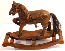CAVALLINO A DONDOLO GIOCATTOLO-IN LEGNO-ARTIGIANALE-VINTAGE-D'EPOCA