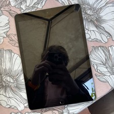 Apple iPad 8a - Grigio siderale - Perfette Condizioni Si Accende Solo Ricambi