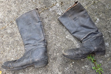 Un paio di vecchi stivali in