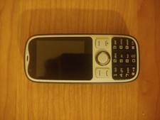 telefono cellulare tim coi tasti, dotato di connessione internet per whatsapp