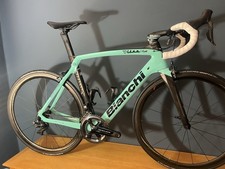 Bici da strada ultraleggera Bianchi Oltre XR4 Dura-Ace Di2 in carbonio Fulcrum FSA Conti