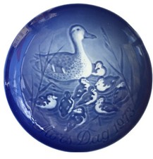 Coppia Di Piatti Royal Copenhagen “Mother’s Day” MORS DAG 1973 e 1975