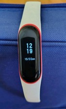 Smartwatch Xiaomi Mi Band 3 con cinturino e cavetto di ricarica