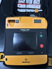 Defibrillatore semiautomatico