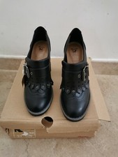 Scarpe con tacco Bata in pelle