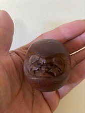 Bambola Daruma con ciondolo