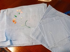 tovaglia lino  ricami tovaglioli