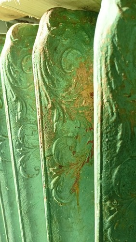 Termosifoni antichi decorati