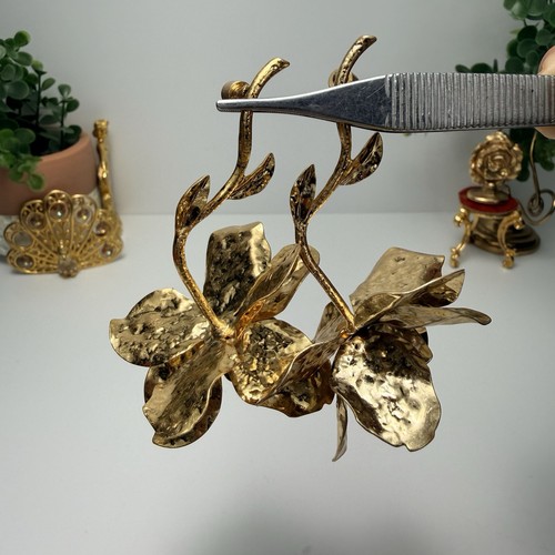 Zara sculptural floral - zara, 3d