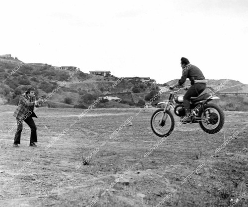 1975 joe don baker - 1975, azione