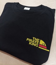 T-SHIRT NERA CON GRAFICA ISPIRATA A ONE PIECE - 100% COTONE