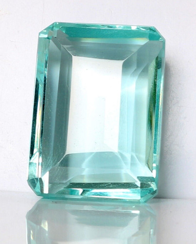 Grande pietra preziosa taglio