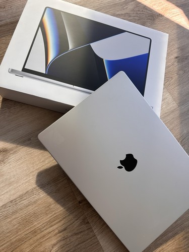 Macbook pro 2022 m1 - pro,