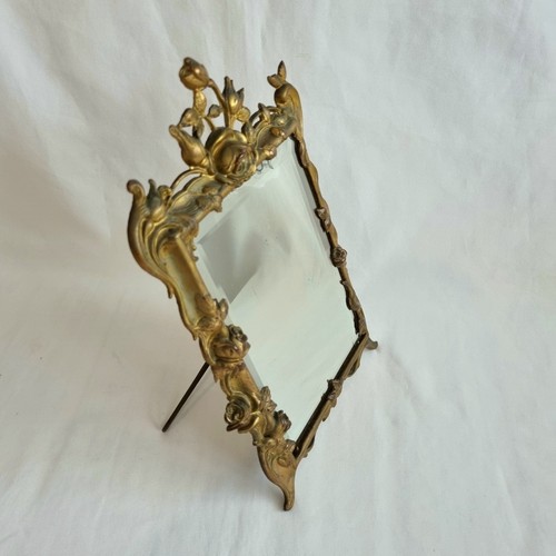 Grazioso cavalletto ottone