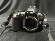 Nikon D3100 DSLR/ 14,2 MP/solo