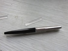 Stylo plume Parker 45 plume M Noir Acier poli Black steel brush cap FP