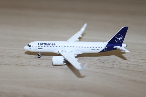 Lufthansa airbus a320neo - lufthansa,