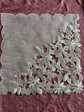 Set di 12 centrini fantasia