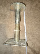 Piedistallo regolabile in