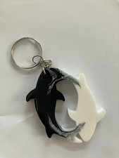 Portachiavi in resina Segno zodiacale Pesci bianco e nero