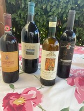 Stock di vecchie bottiglie di  vino