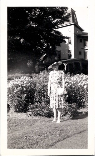 Elegante donna anziana - , di