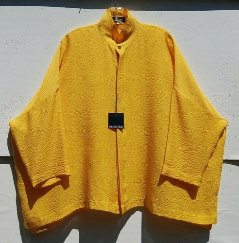 Top lungo nuovo con etichette