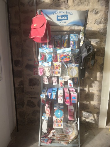 Materiale vario per feste - , in