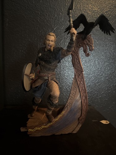 Statua eivor assassins creed - assassins,