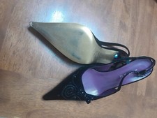 scarpa nera elegante con tacco