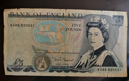 Five pounds sterline queen - pounds., 5