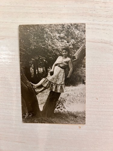 Donna albero anni - su,