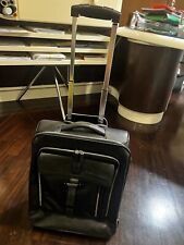 Trolley In Pelle Nera Piquadro , 3 Scomparti Esterni e 3 Scomparti Interni.