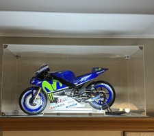 Moto Yamaha Valentino Rossi Scala 1:4 Con Teca Originale E Luce Led. De Agostini