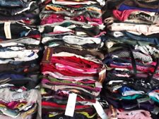 Lotto 20kg di abbigliamento uomo donna pantaloni camicie abiti maglie stock