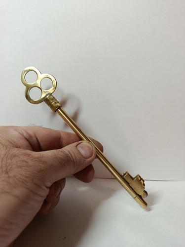 Accendino bronzo fatto - in,