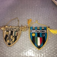 CALCIO: 2 VECCHI GAGLIARDETTI