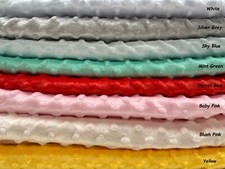 Tessuto in morbido pile a pois