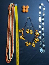 Collane Vintage anni 60-70 originali ed attuali. In plastica leggera anni 60-70.